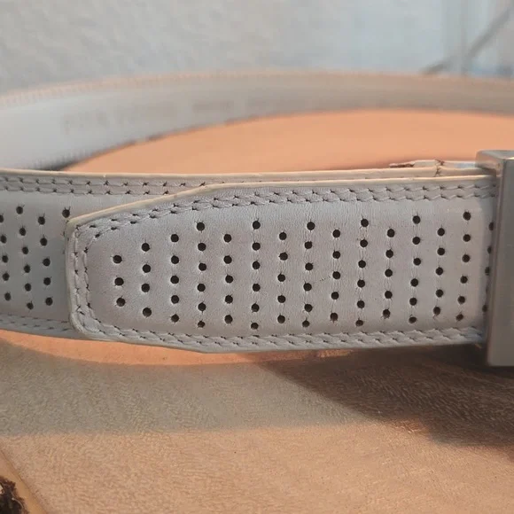 PGA TOUR Mens White Leather Silver Buckle Perforated Adjustable Golf Belt Sz 36 - Picture 3 of 10